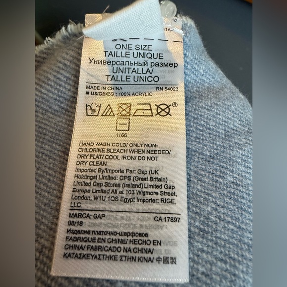 Gap NWT Pastel Blue Plaid Acrylic Scarf 80"x22" - Picture 4 of 6